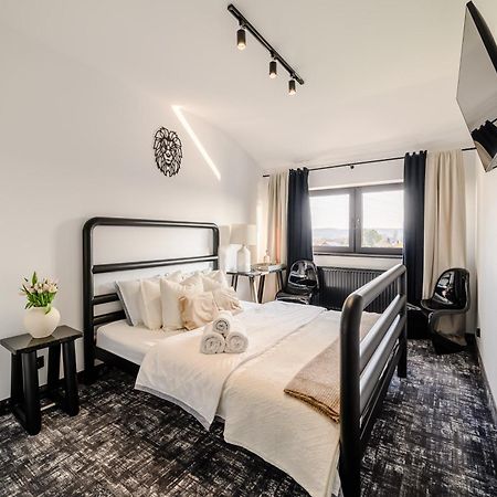Golden Lion House Bed&Breakfast 루미아 외부 사진